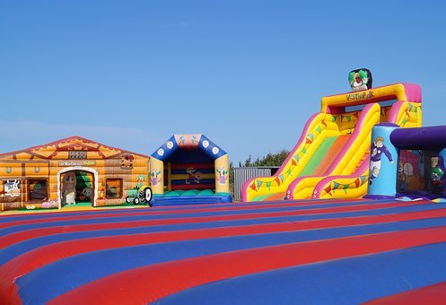 bouncy-castles-3567019__340.jpg